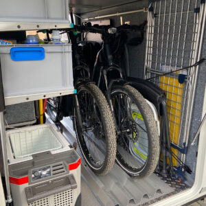 Komplettes Carthago Chic-e Line Stauraumsystem aus youRS Regalen und bike-holder