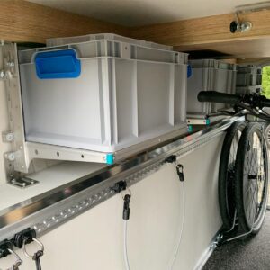 KNAUS-SKY-Ti-Ausbau-komplett-bikeholder-und-youRS-Euroboxenregal-2