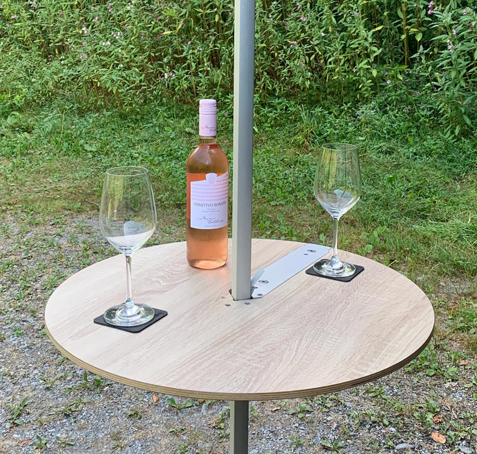 Markisen-Bartisch-Stimmung-mit-Wein.jpg