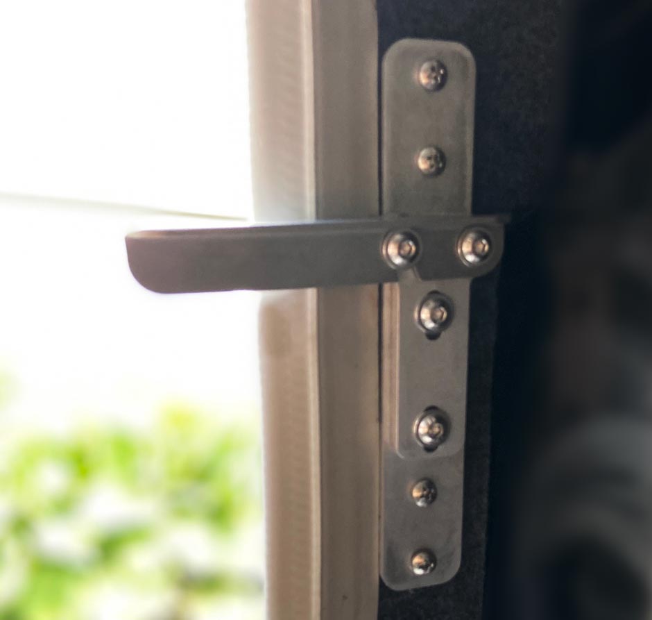 youRS-mini-Türscharnier-Stütze-runter-geklappt.jpg