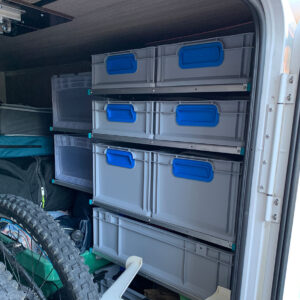 Fahrradhalter und Euroboxenregal in Wohnmobil-Heckgarage