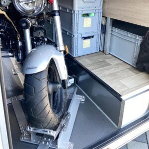 Montagedetail Rollerhalterung in Heckgarage Honda Dax