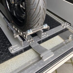 Aluminium-Schiene der Rollerhalterung für sicheren Transport im Wohnmobil