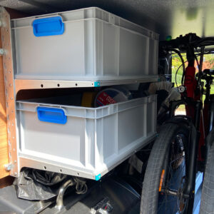 Seitenansicht eines montierten Euroboxen-Regals im Chic C-Line.