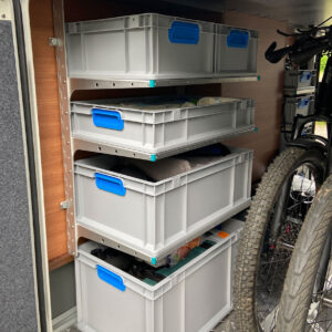 youRS Regalmodul quer montiert in der Chic C-Line Heckgarage.