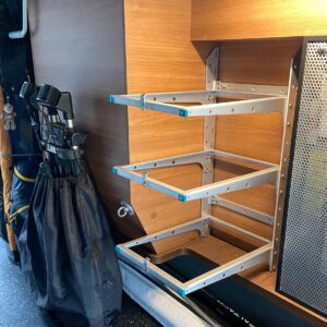 Leeres youRS Regalsystem im Carthago Chic C-Line.