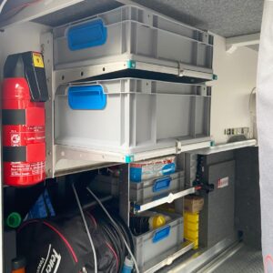 FRANKIA F-Line 740 Wohnmobil-Heckgarage mit eingebautem youRS Regalsystem und SLIDE-out LIGHT Auszug aus Aluminium