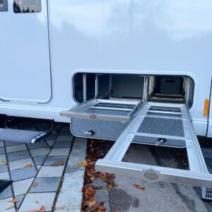 Doppelte Unterflurauszüge von BOBs Garage im FRANKIA together 680