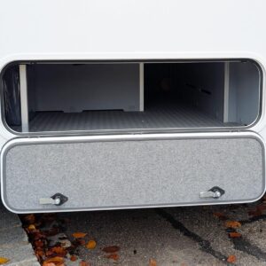 Leerer Unterbodenstauraum im FRANKIA together 680