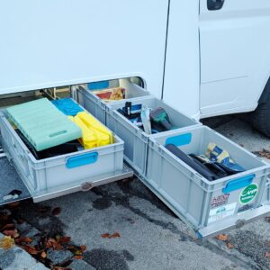 Komplett montierte SLIDE-out Light Unterflurauszüge im FRANKIA together 680