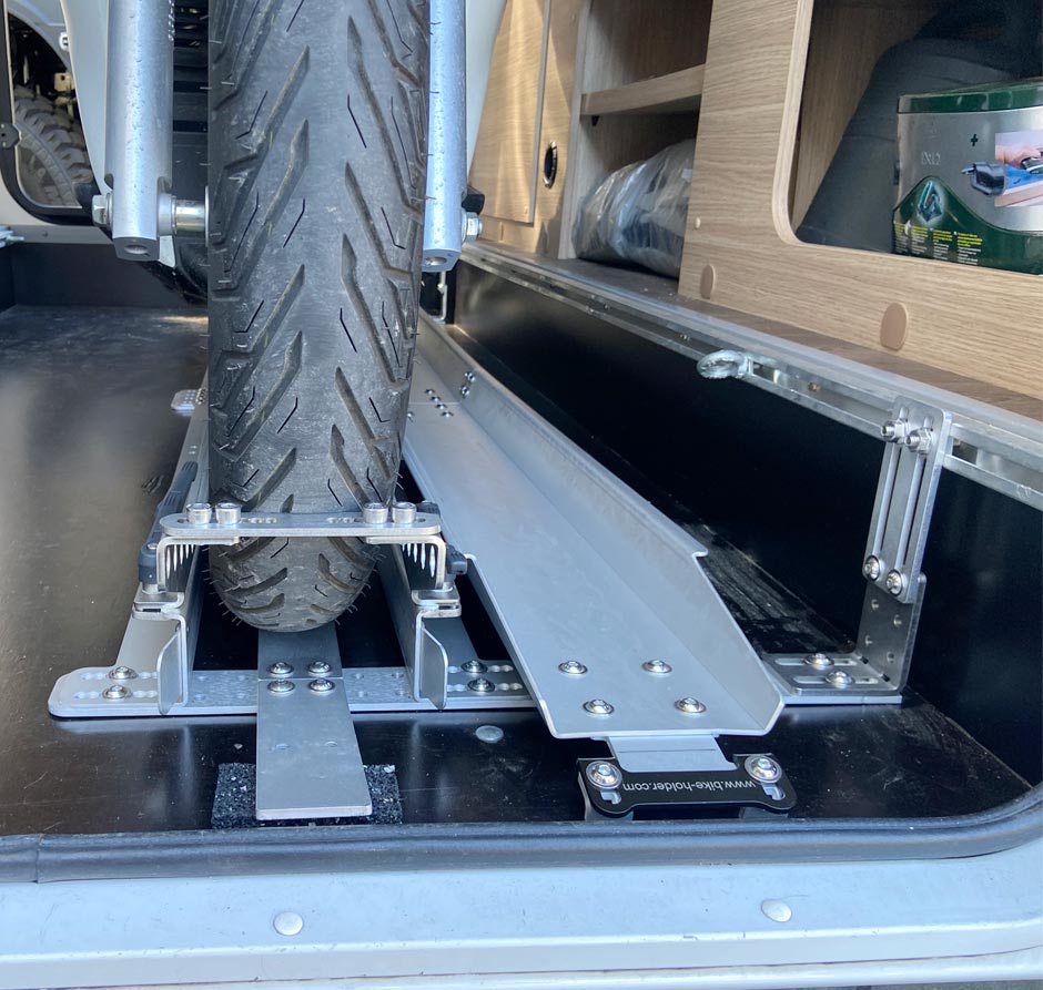 Rollerhalterung-90er-Winkel-Befestigung-jpg Rollerhalterung-90er-Winkel-Befestigung.jpg