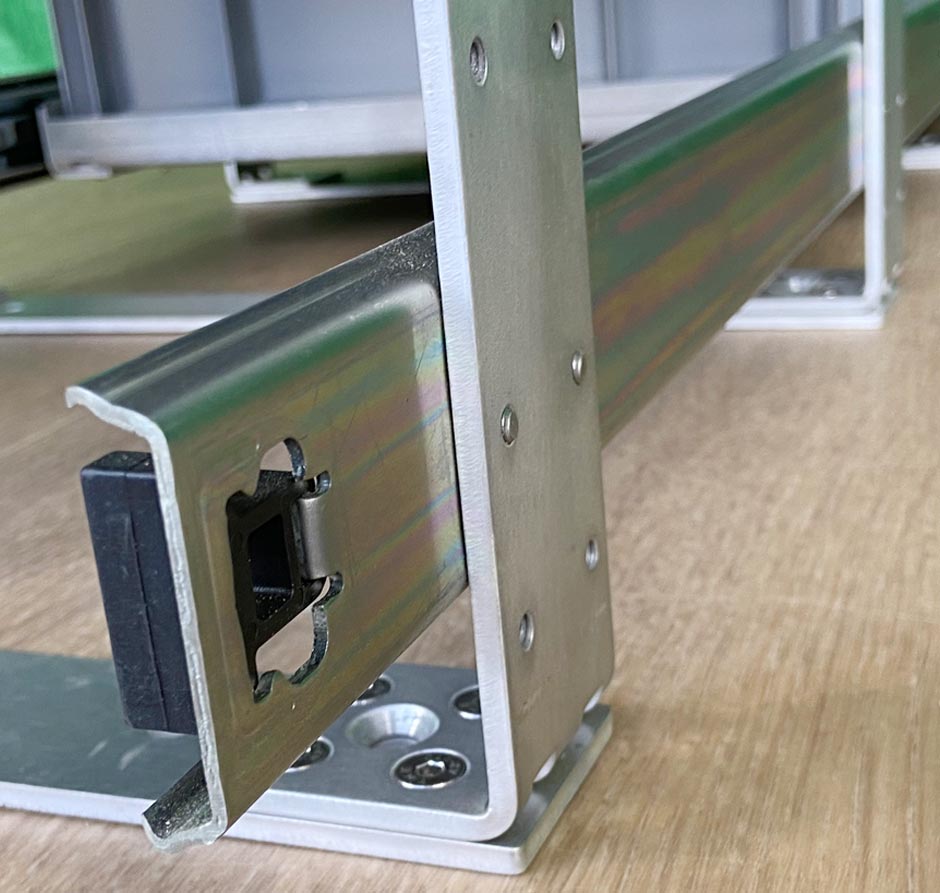 SLIDE-out-Detail-Standerrahmen-jpg SLIDE-out-Detail-Ständerrahmen.jpg