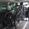 Saughalter-drei-bikes-VW-Bus