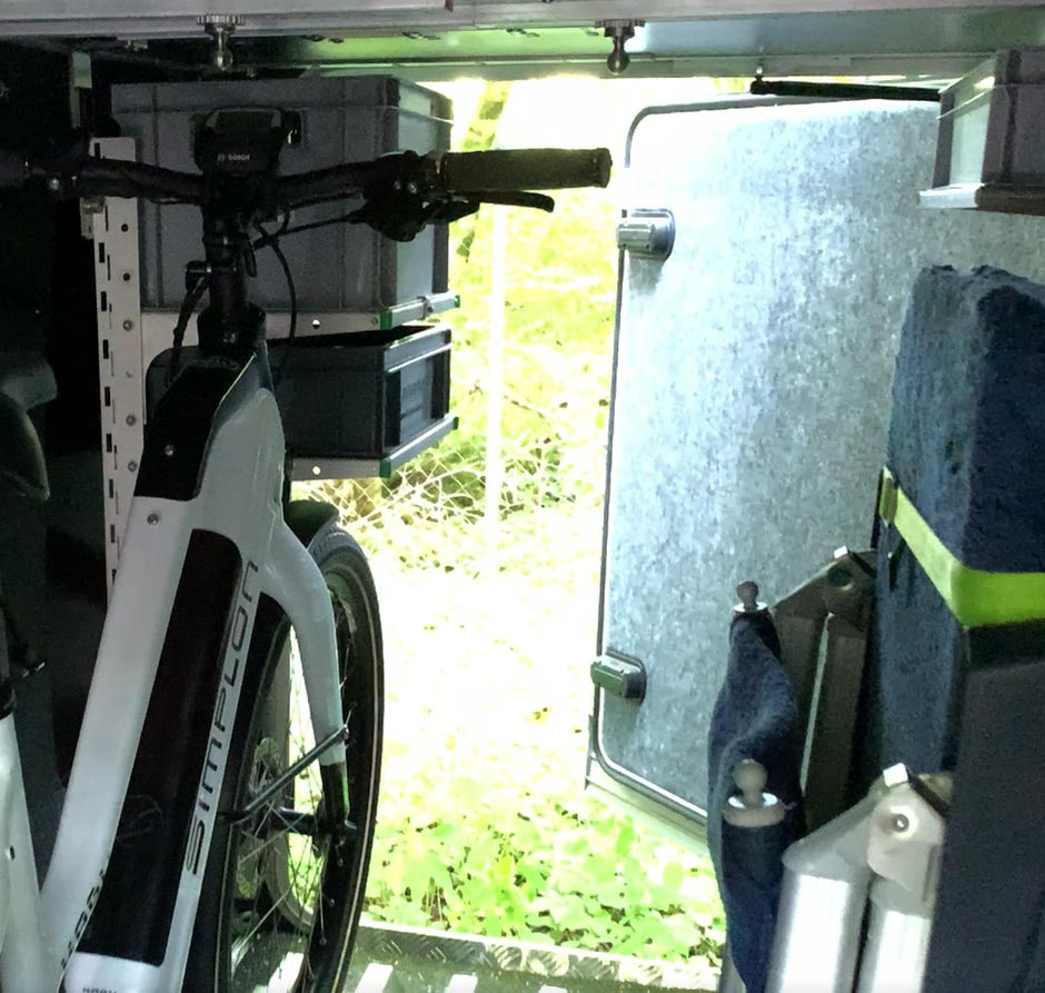 Fahrrad-unter-Basisregal