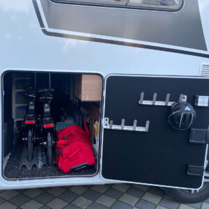 Schuhhalterung an der Heckgaragentür im Dethleffs Alpa Wohnmobil