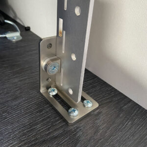 Befestigung des youRS Regalsystems in einem Chausson Wohnmobil