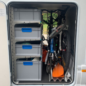Dethleffs Pulse GT Heckgarage mit bike-holder KOMBI SET Comfort 2.0, youRS Regalsystem und Euroboxen