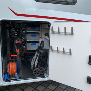 Heckgarage Dethleffs Pulse GT mit bike-holder, youRS Regalsystem, Euroboxen und Schuhhaltern