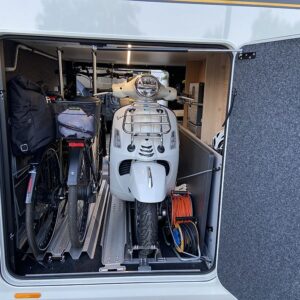 bike holder Fahrradhalter und youRS Regalsystem in der Wohnmobil-Heckgarage