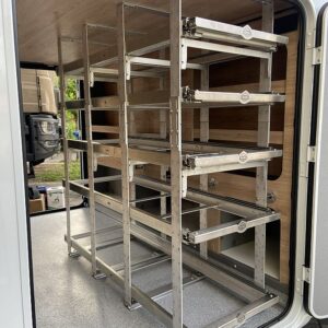 SLIDE-out LIGHT Sonderanfertigung in der Heckgarage des Dethleffs Family XL