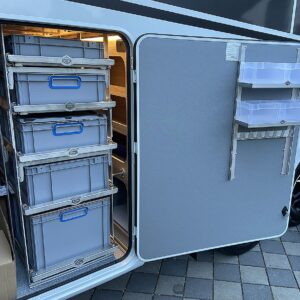 youRS mini II Türmodul und SLIDE-out LIGHT im Dethleffs Family XL